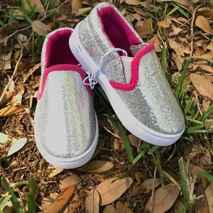 🔥🔥SALE🔥🔥Sparkly silver size 5 toddler shoes